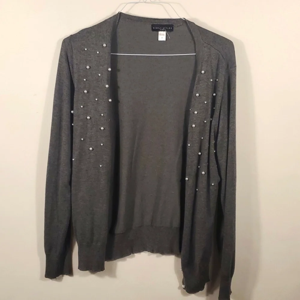 Gray Cardigan with pearls Size Large